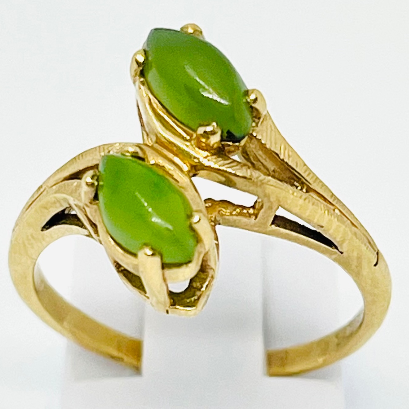 10K Green Oval Gemstone Fashion Ring