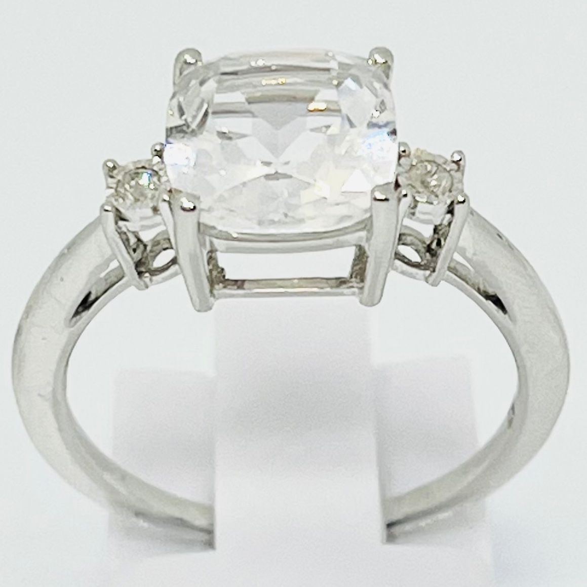 10K Synthetic Cushion Gemstone Ring