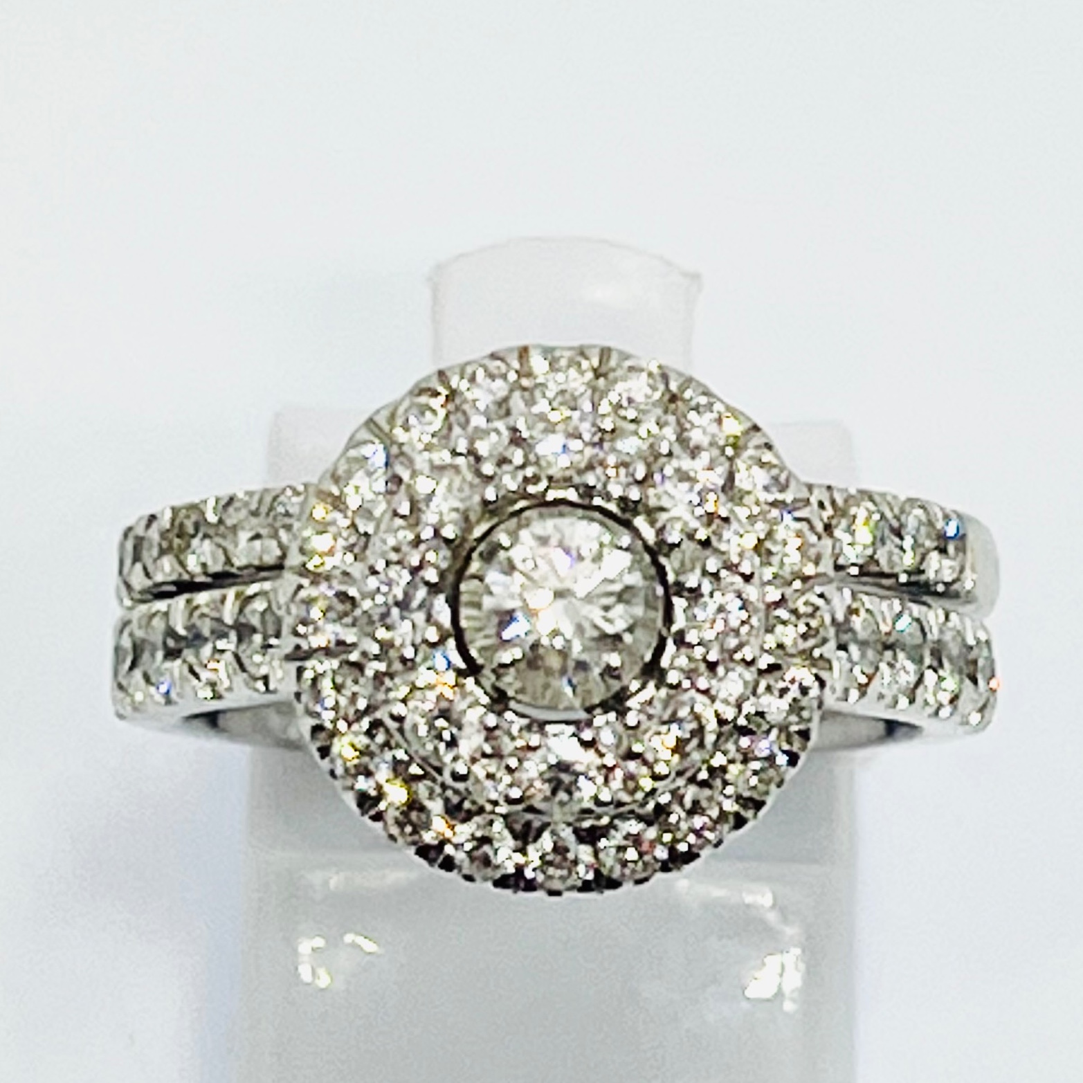 Round Solitaire Diamond with Halo Bridal-Set
