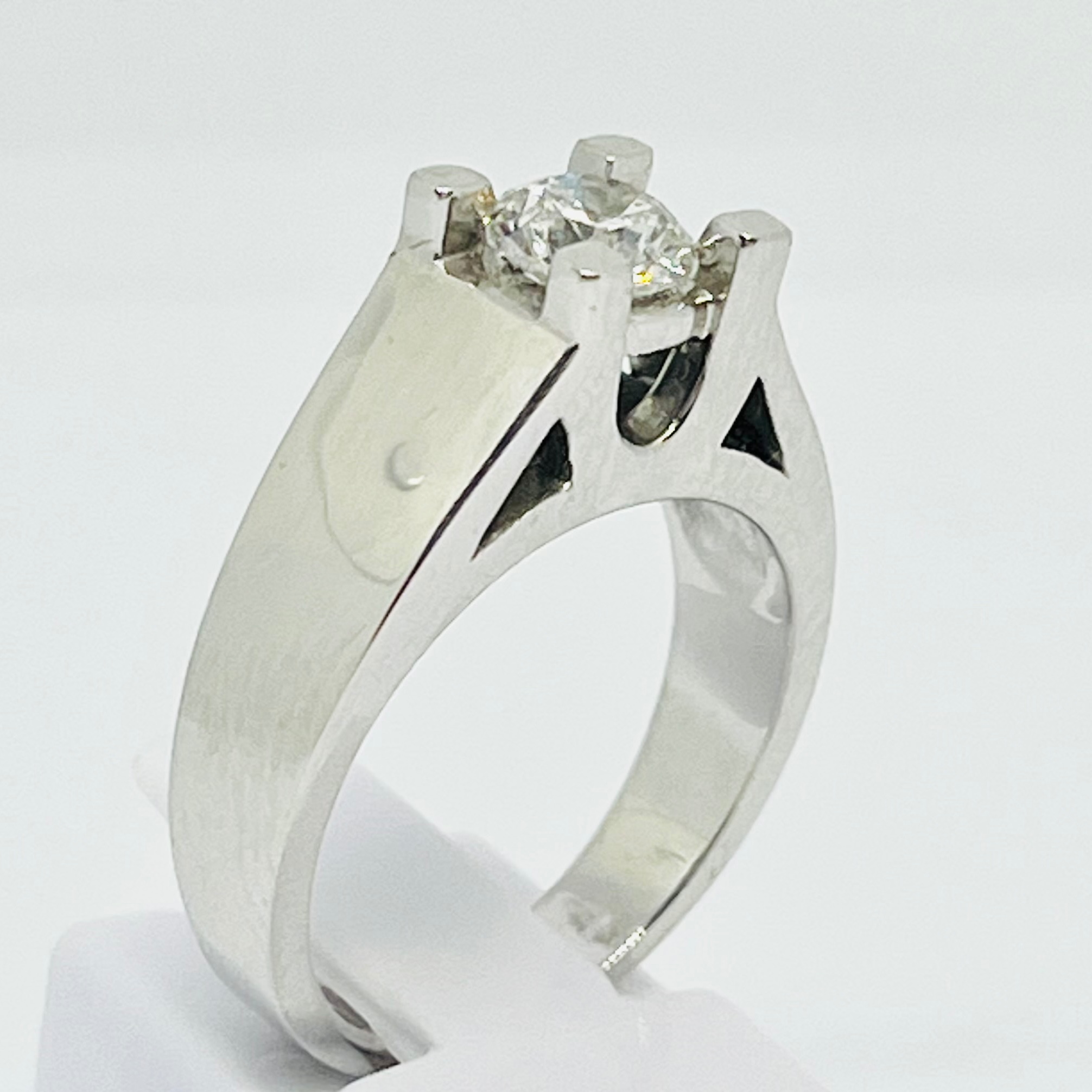 Solitaire Round Diamond Engagement Ring