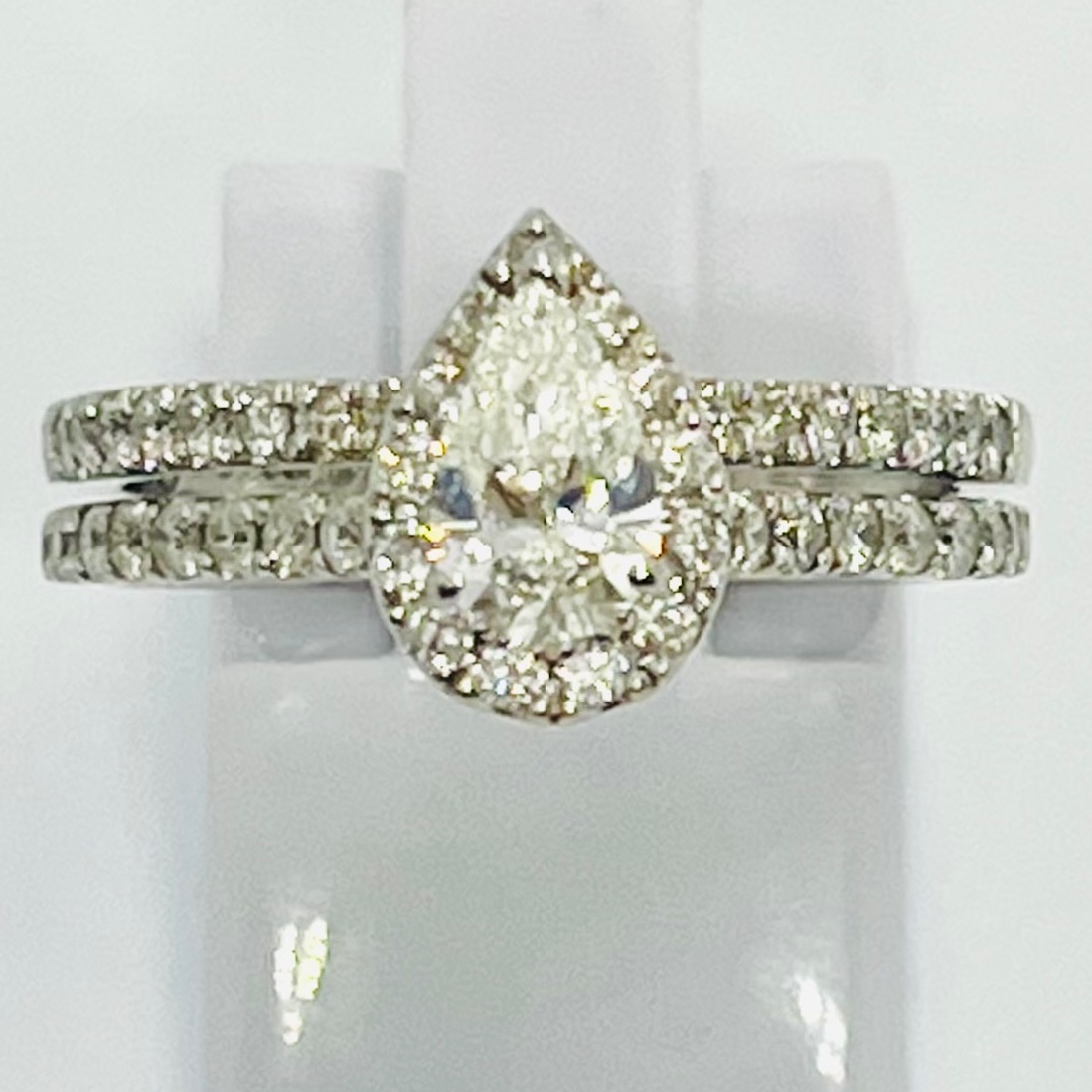 Solitaire Pear Cut Bridal Set