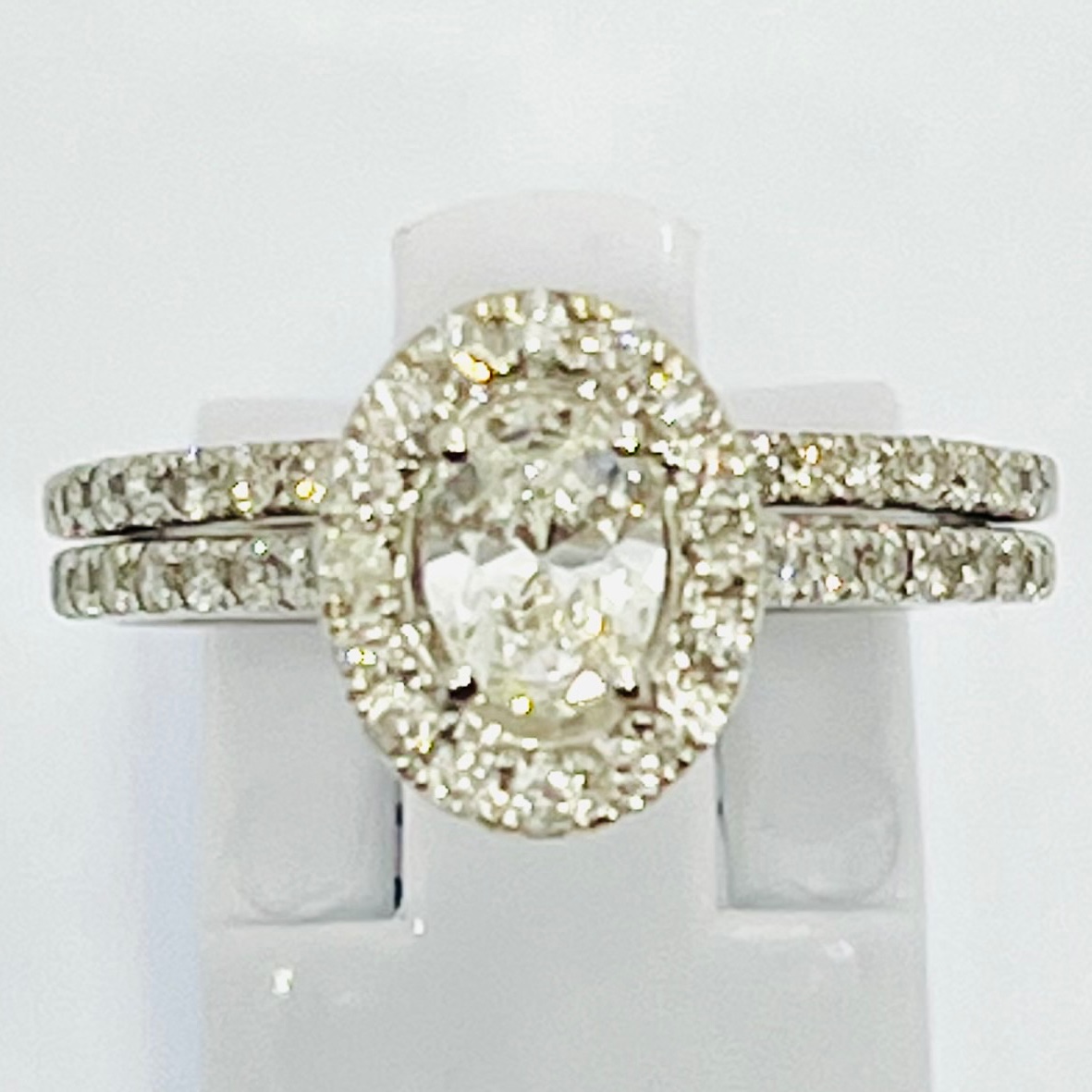 Solitaire Oval Cut Diamond with Halo Bridal Set
