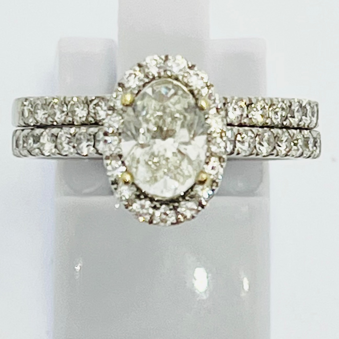Solitaire Oval Cut Diamond Bridal Set