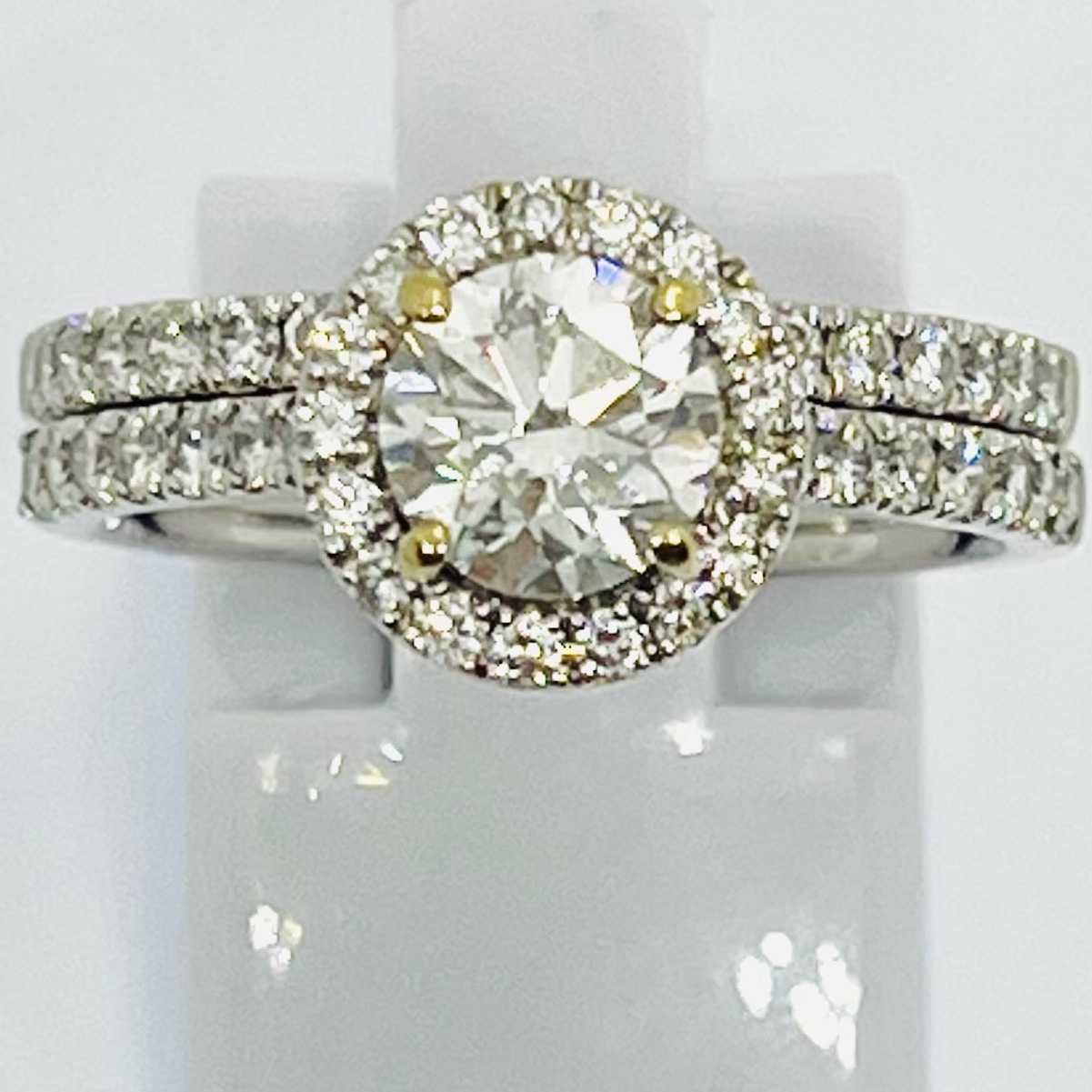 Solitaire Round Cut with Halo Bridal Set
