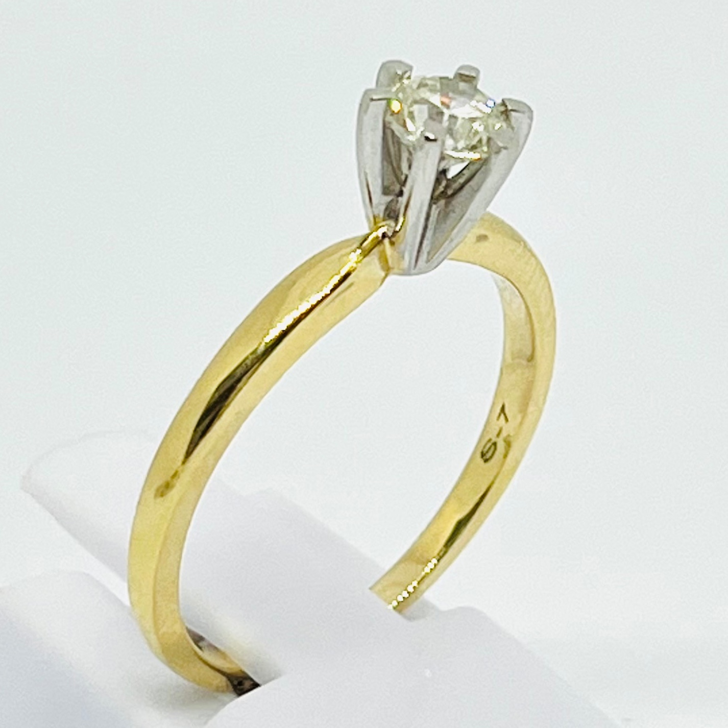 Solitaire Round Diamond Engagement Ring
