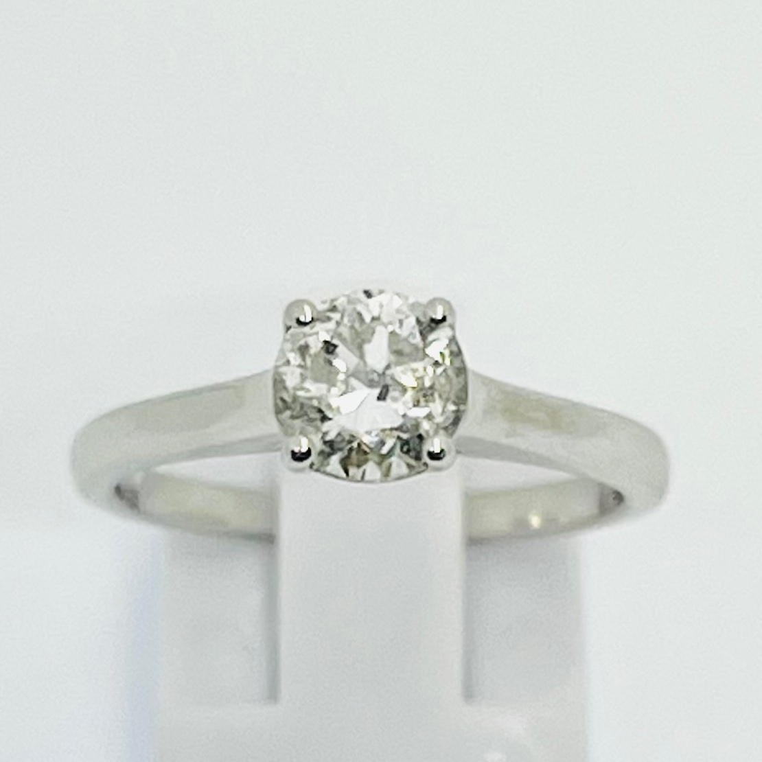 Soltaire Round Diamond Engagement Ring