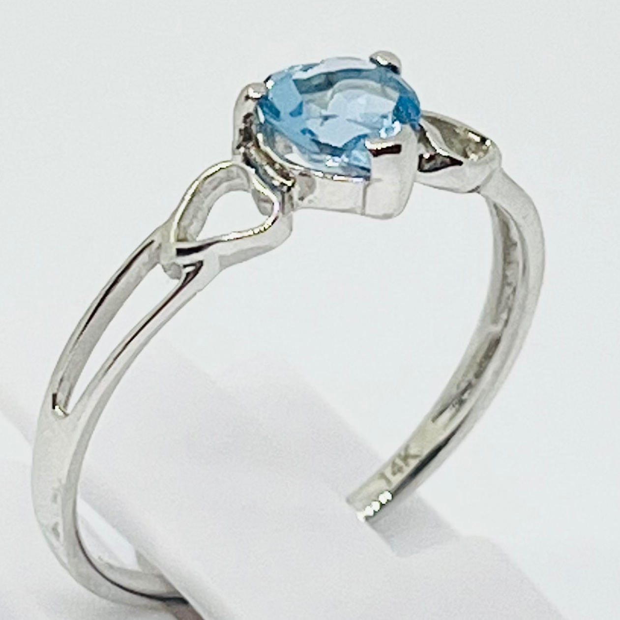 14K Aquamarine Gemstone Ring
