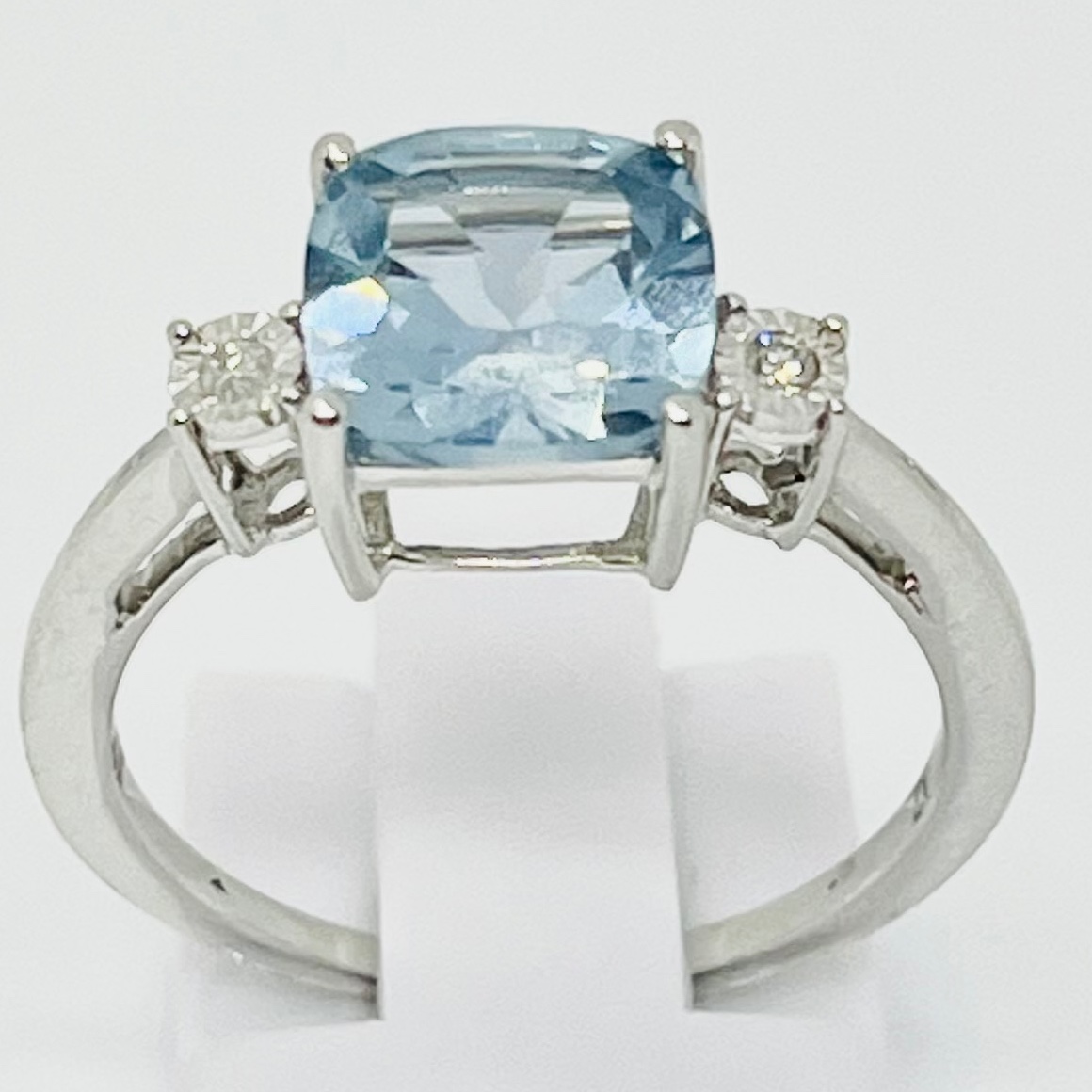 10K Aquamarine Gemstone Ring