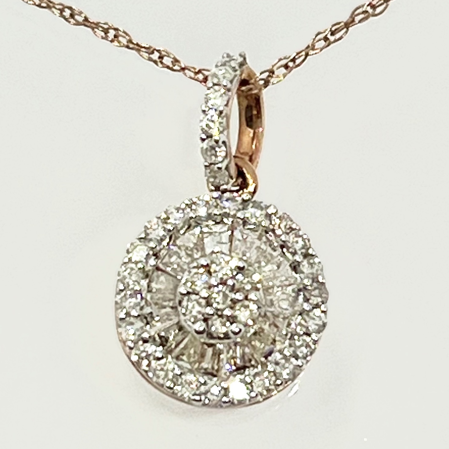 Rose Gold Round Shape Diamond Pendant
